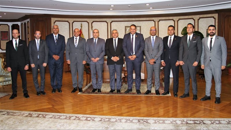 وزير الطيران خلال