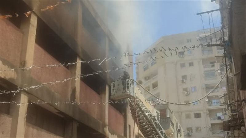 حريق نشب داخل مخزن