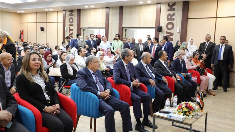 وزير الاتصالات يتفقد