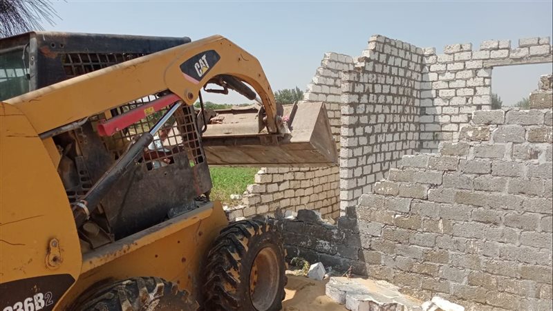 جانب من أعمال الإزالة