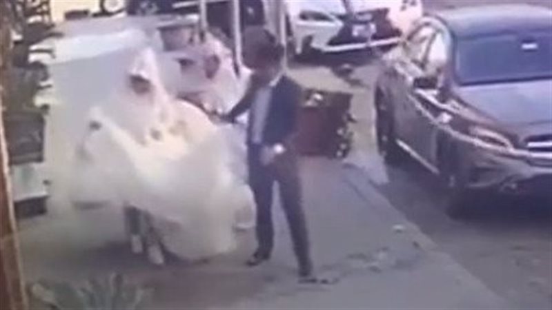 مياه صرف صحي تسقط