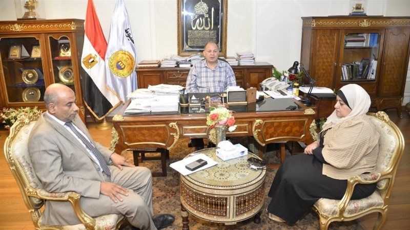 اجتماع محافظ أسيوط