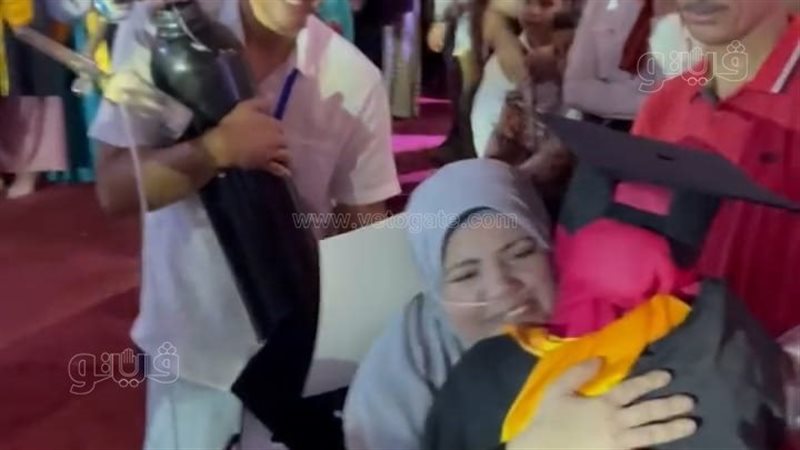 الأم ونجلتها